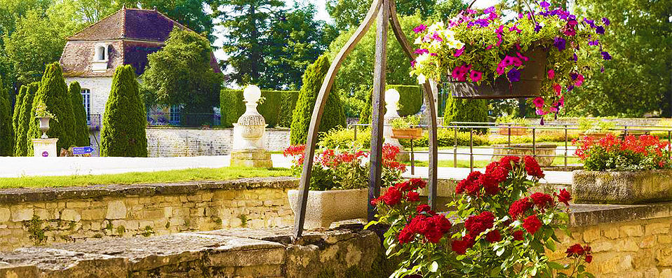 Chateau de Gilly ★★★★★ - A Château surrounded by Burgundy’s most prestigious vineyards. - Burgundy, France