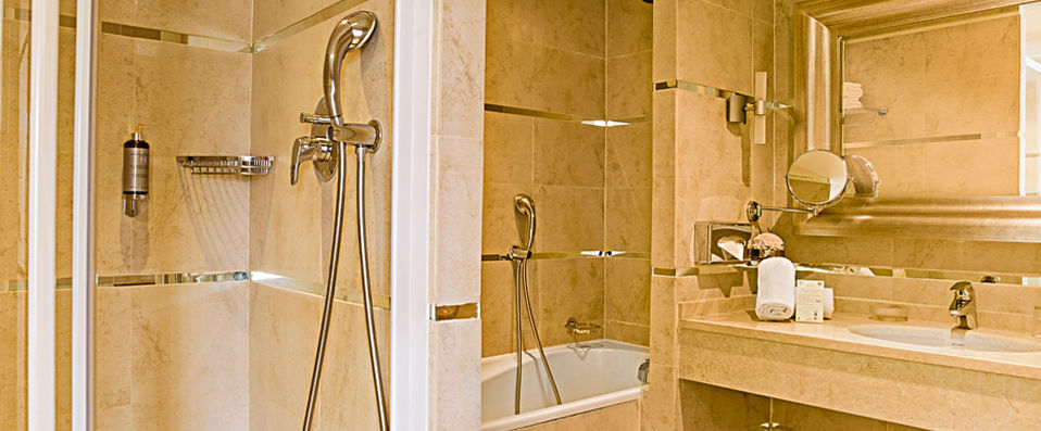 Hôtel Renoir ★★★★ - Last Minute - Last-minute rooms at an exceptional price, in the heart of Cannes! - Cannes, France