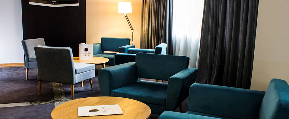 Black Tulip Porto ★★★★ - The very best of Portugal in one dazzling location. - Porto, Portugal