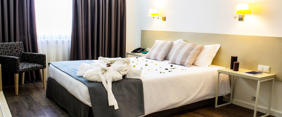 Black Tulip Porto ★★★★ - The very best of Portugal in one dazzling location. - Porto, Portugal