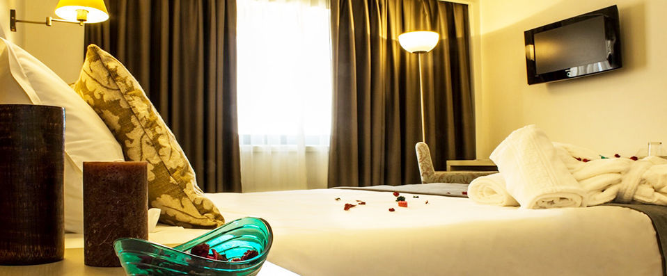 Black Tulip Porto ★★★★ - The very best of Portugal in one dazzling location. - Porto, Portugal