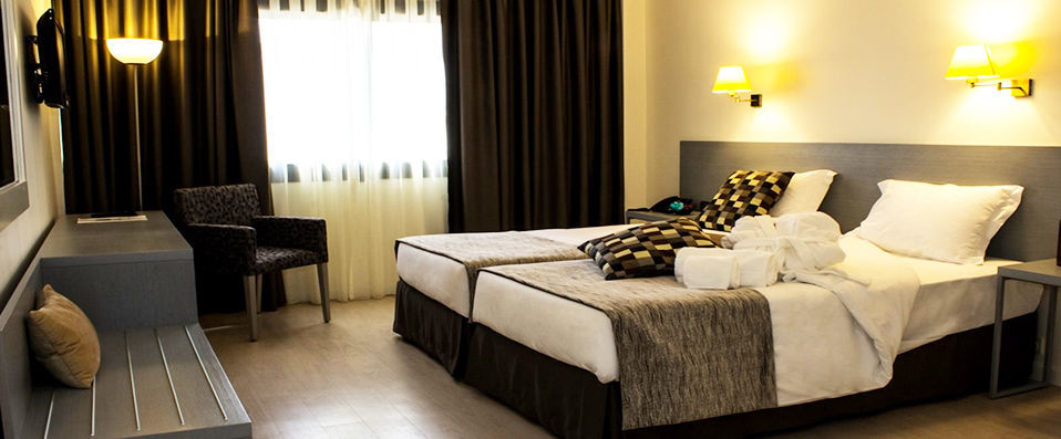 Black Tulip Porto ★★★★ - The very best of Portugal in one dazzling location. - Porto, Portugal