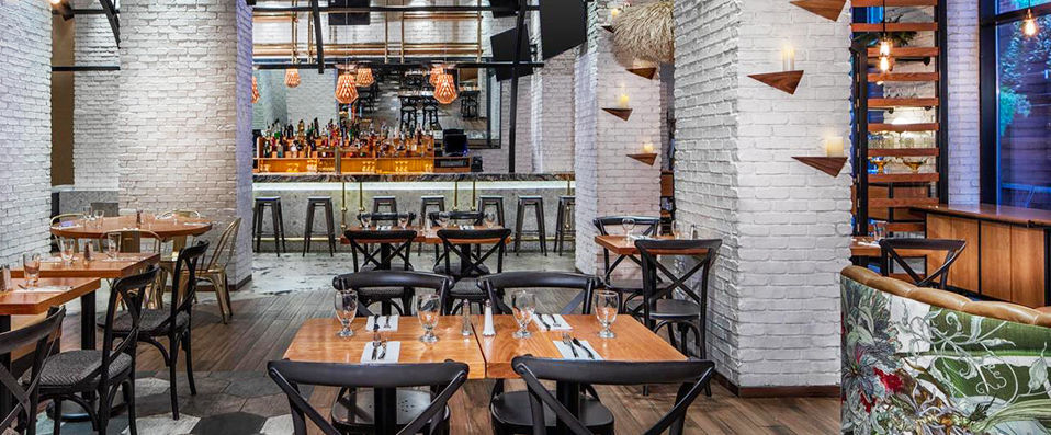 Doubletree By Hilton New York Times Square West ★★★★ - Luxurious haven of peace in the very heart of NYC. - New York, United States
