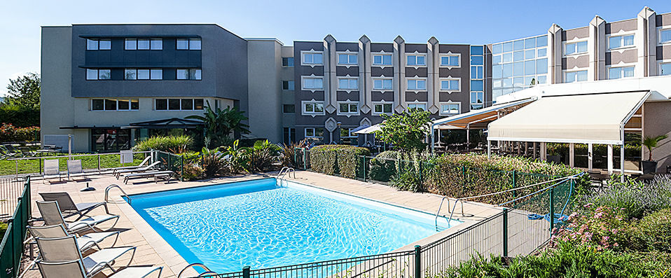 Novotel Clermont-Ferrand ★★★★ - Last Minute - Soak up the sunshine close to Clermont-Ferrand Auvergne Airport. - Clermont-Ferrand, France