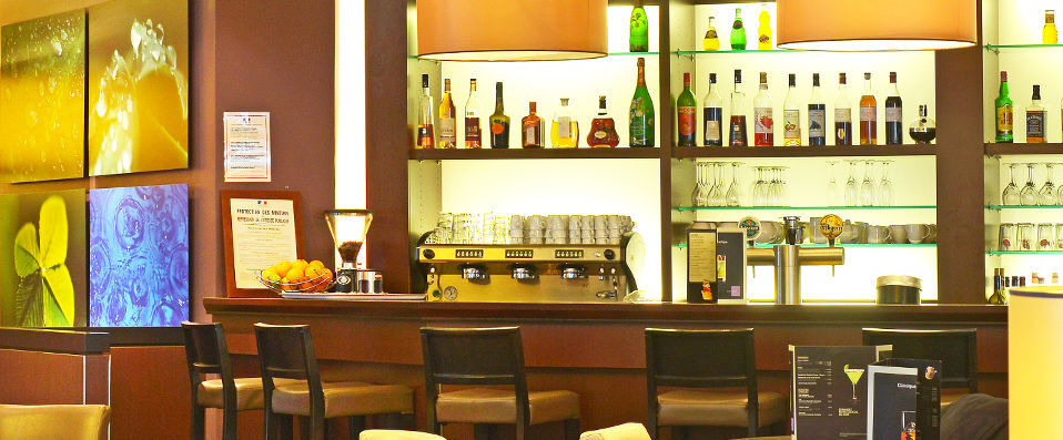 Novotel Clermont-Ferrand ★★★★ - Last Minute - Soak up the sunshine close to Clermont-Ferrand Auvergne Airport. - Clermont-Ferrand, France