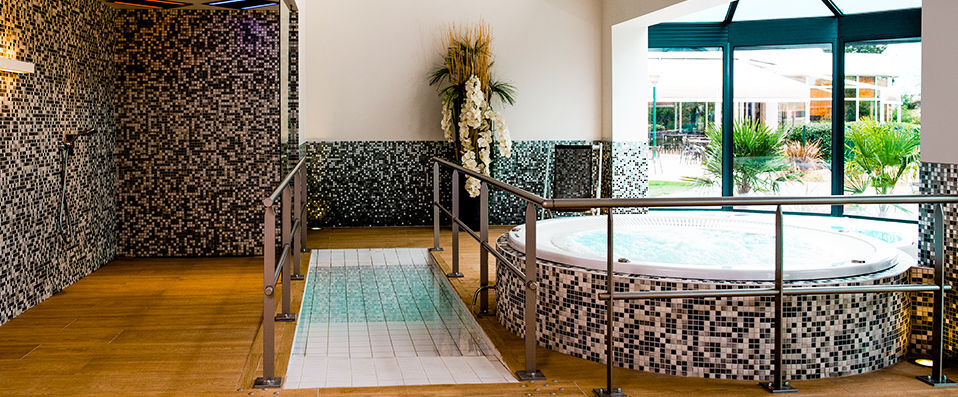 Novotel Clermont-Ferrand ★★★★ - Last Minute - Soak up the sunshine close to Clermont-Ferrand Auvergne Airport. - Clermont-Ferrand, France