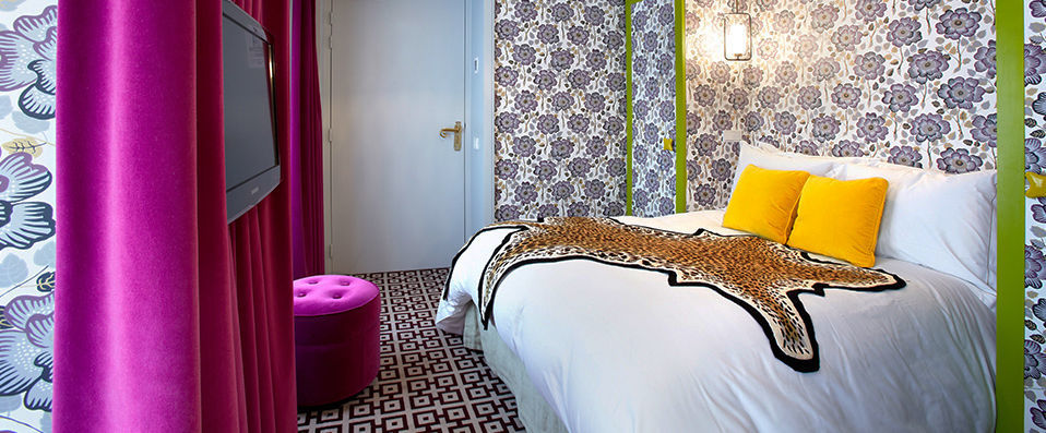 Hôtel Thoumieux ★★★★ - A central Paris hotel full of contradictions - Paris, France