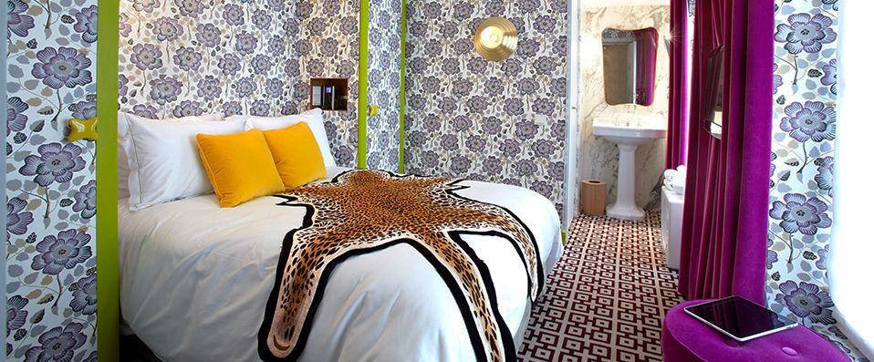 Hôtel Thoumieux ★★★★ - A central Paris hotel full of contradictions - Paris, France