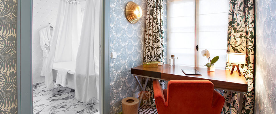 Hôtel Thoumieux ★★★★ - A central Paris hotel full of contradictions - Paris, France