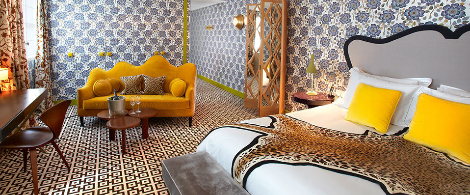 Hôtel Thoumieux ★★★★ - A central Paris hotel full of contradictions - Paris, France