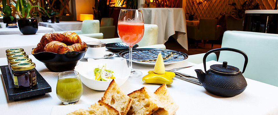 Hôtel Thoumieux ★★★★ - A central Paris hotel full of contradictions - Paris, France