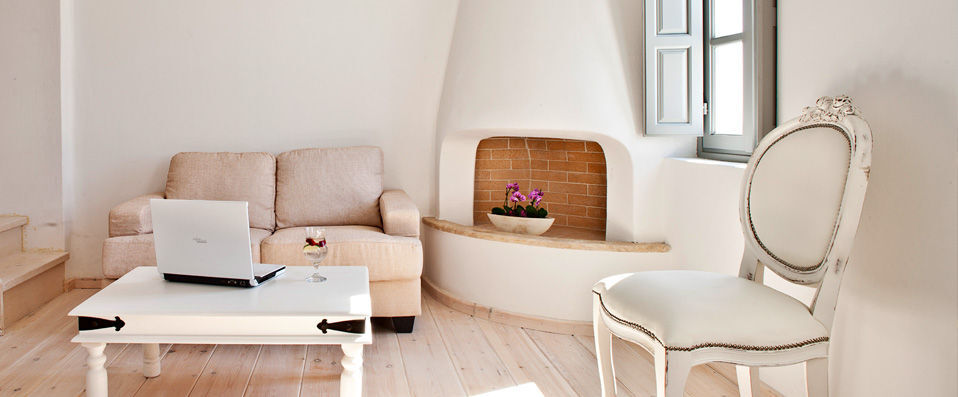 Thermes Luxury Villas ★★★★★ - Front row view seats for the world’s most famous sunset from your own pool. - Santorini, Greece
