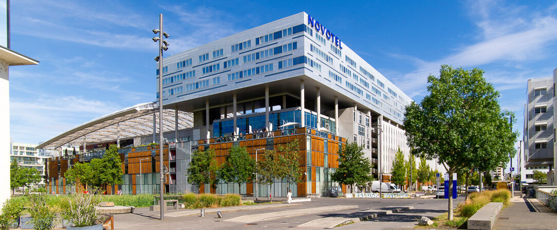 Novotel Lyon Confluence Bord de Saone ★★★★ - A bold, modern hotel in Lyon’s fashionable docklands. - Lyon, France