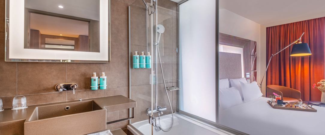 Novotel Lyon Confluence Bord de Saone ★★★★ - A bold, modern hotel in Lyon’s fashionable docklands. - Lyon, France