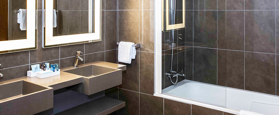 Novotel Grenoble Centre ★★★★ - Last Minute - A perfectly located retreat in the heart of Grenoble. - Grenoble, France