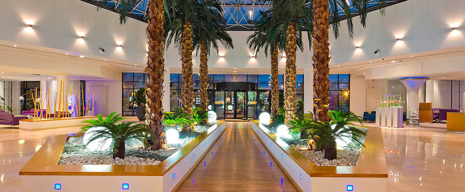 Novotel Roissy-Charles de Gaulle Convention & Spa ★★★★ - Last Minute - Stay in the heart of CDG Airport. - Roissy-en-France, France