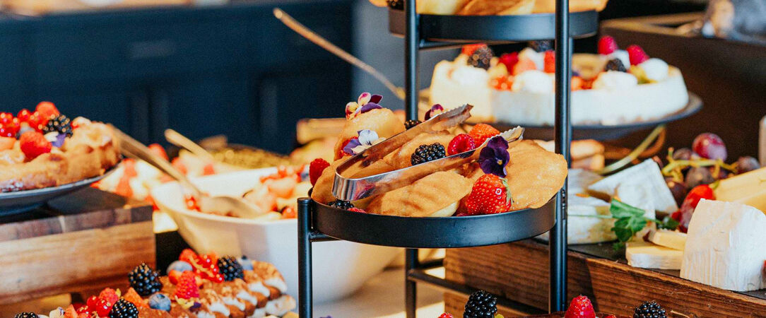 Pullman Paris Tour Eiffel ★★★★ - Un refuge parisien contemporain face à la tour Eiffel, entre design moderne et panorama d’exception. - Paris, France