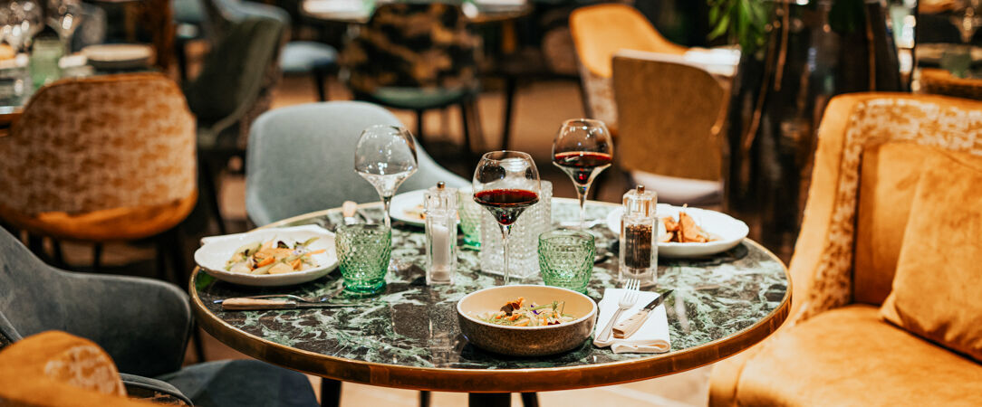 Pullman Paris Tour Eiffel ★★★★ - Un refuge parisien contemporain face à la tour Eiffel, entre design moderne et panorama d’exception. - Paris, France