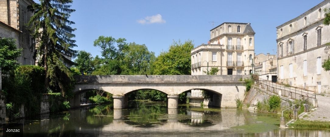 Résidence Les Coteaux de Jonzac ★★★★ - Appartements dans la campagne charentaise & entrée au parc aquatique Les Antilles. - Charente-Maritime, France