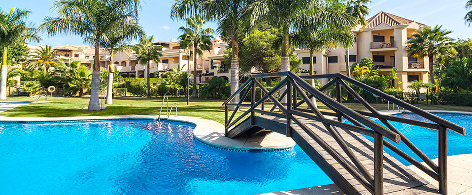 Mimosas Suites Banús - A luxurious beachfront stay in your own private apartment - Marbella, Spain