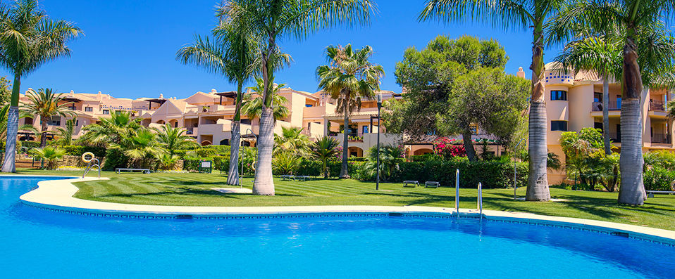 Mimosas Suites Banús - A luxurious beachfront stay in your own private apartment - Marbella, Spain