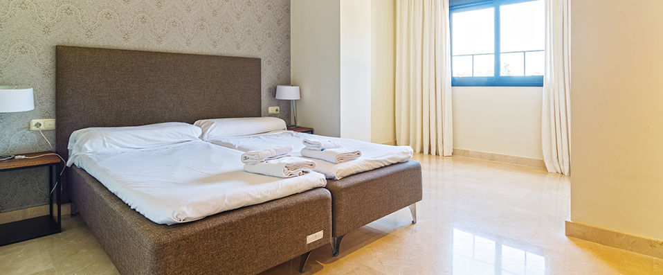 Mimosas Suites Banús - A luxurious beachfront stay in your own private apartment - Marbella, Spain