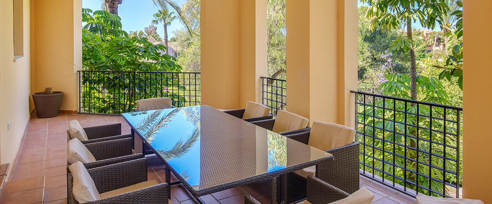 Mimosas Suites Banús - A luxurious beachfront stay in your own private apartment - Marbella, Spain