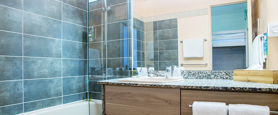 Mercure Courchevel ★★★★ - Dreamy adventure in a snowy winter wonderland. - Courchevel, France