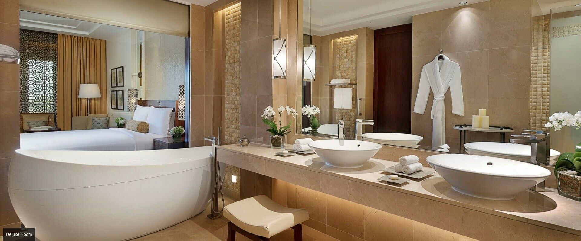 The Ritz-Carlton Dubai ★★★★★ - Succumb to total luxury in a dreamy location! <b>Half board offer!</b> - Dubai, United Arab Emirates