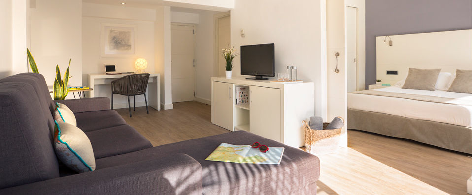 Las Gaviotas Suites Hotel & Spa ★★★★ - Le paradis insulaire du farniente & du luxe. <b>Demi-pension offerte ! </b> - Majorque, Espagne