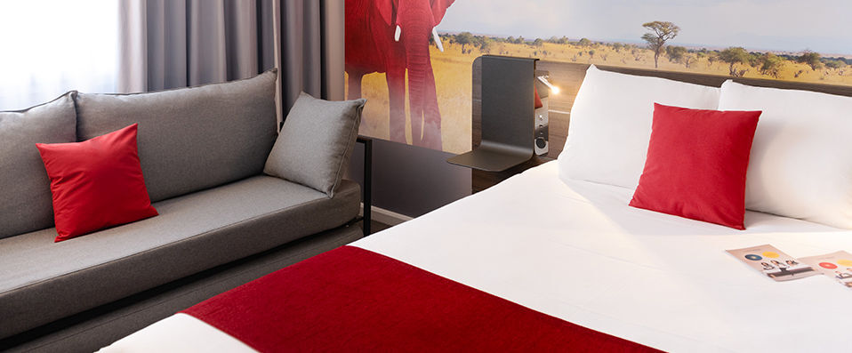 Novotel Lyon Gerland Musée des Confluences ★★★★ - Pastel coloured buildings nestled amongst exotic surroundings. - Lyon, France