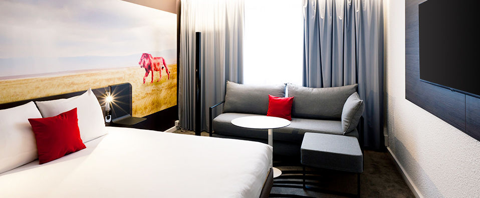 Novotel Lyon Gerland Musée des Confluences ★★★★ - Pastel coloured buildings nestled amongst exotic surroundings. - Lyon, France