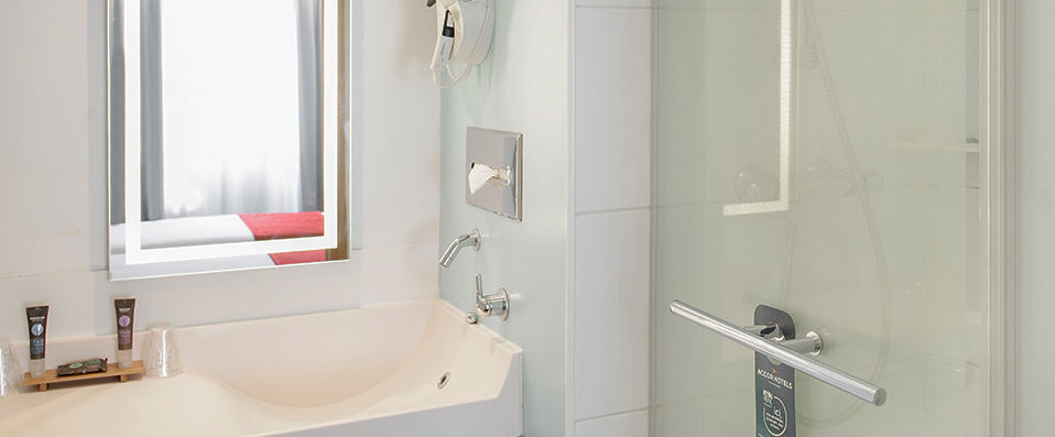 Novotel Lyon Gerland Musée des Confluences ★★★★ - Pastel coloured buildings nestled amongst exotic surroundings. - Lyon, France