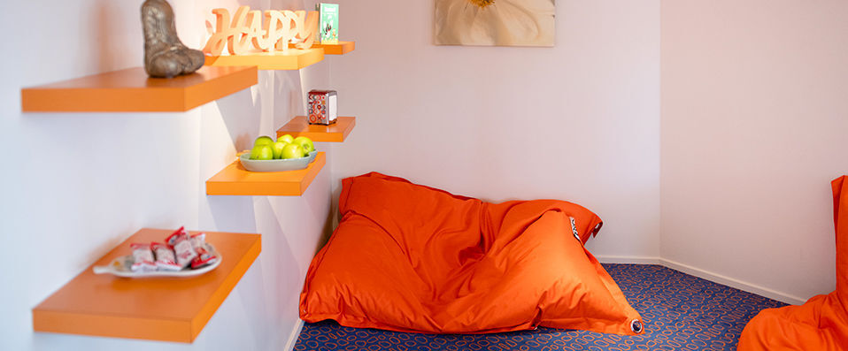 Novotel Lyon Gerland Musée des Confluences ★★★★ - Pastel coloured buildings nestled amongst exotic surroundings. - Lyon, France