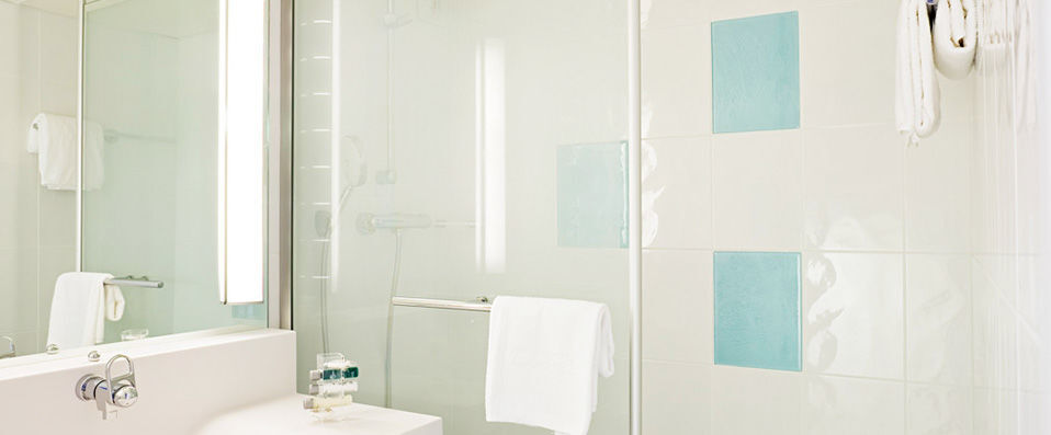 Novotel Marne-la-Vallée Noisy-le-Grand ★★★★ - Last Minute - Novotel luxury and style, plus added convenience in Noisy Le Grand. - Marne-la-Vallée, France