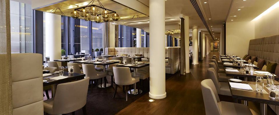 DoubleTree by Hilton London - Westminster ★★★★ - vintage bus tour and guided walking tour - Experience the magnificence of London from its very heart - London, United Kingdom