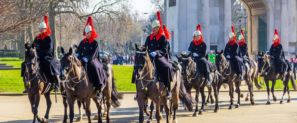 DoubleTree by Hilton London Westminster ★★★★ - Tour en bus vintage & visite guidée à pied - Escapade au cœur de Londres & découvertes culturelles. - Londres, Royaume-Uni