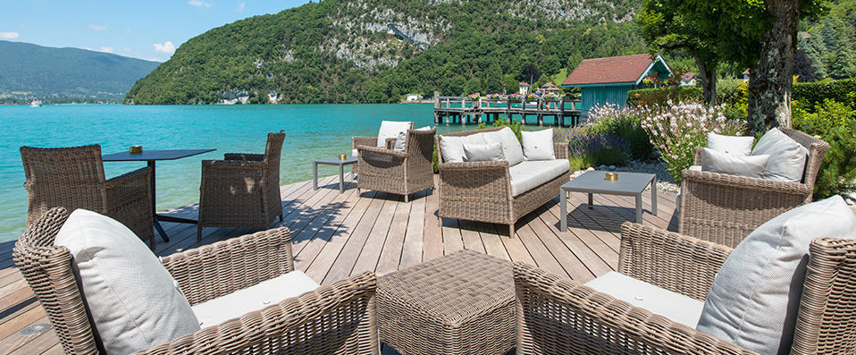 Auberge du Père Bise ★★★★★ - Auberge légendaire & haute-gastronomie sur les rives du lac d’Annecy. - Talloires, France