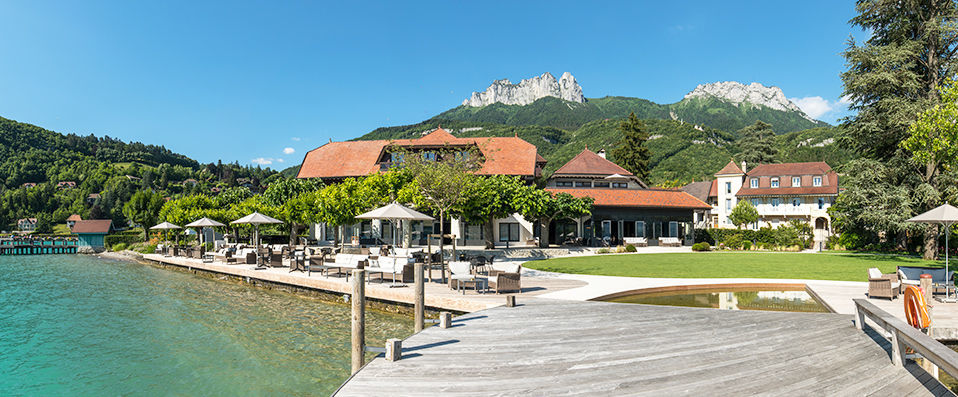 Auberge du Père Bise ★★★★★ - Auberge légendaire & haute-gastronomie sur les rives du lac d’Annecy. - Talloires, France