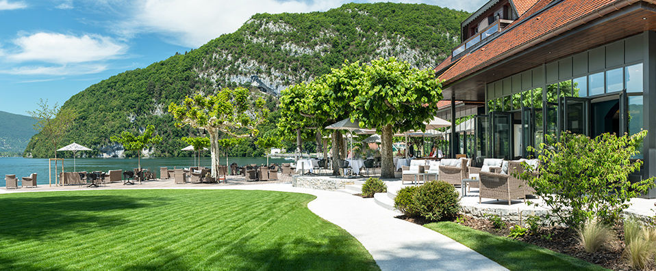 Auberge du Père Bise ★★★★★ - Auberge légendaire & haute-gastronomie sur les rives du lac d’Annecy. - Talloires, France