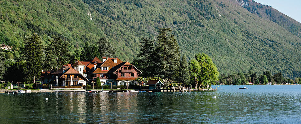 Auberge du Père Bise ★★★★★ - Auberge légendaire & haute-gastronomie sur les rives du lac d’Annecy. - Talloires, France