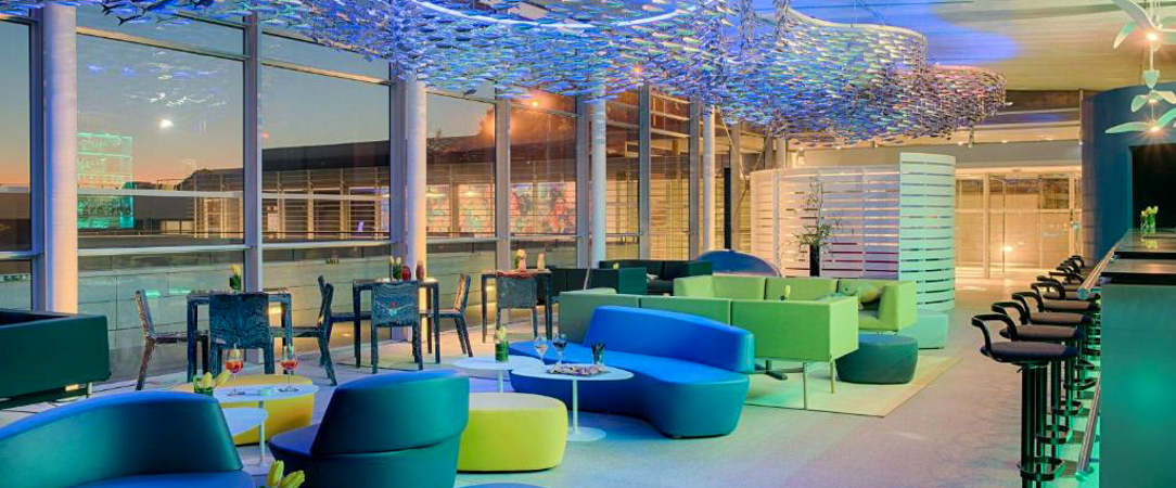 Nhow Marseille ★★★★ - Une adresse design face à la Méditerranée, entre énergie marseillaise et lignes audacieuses. - Marseille, France