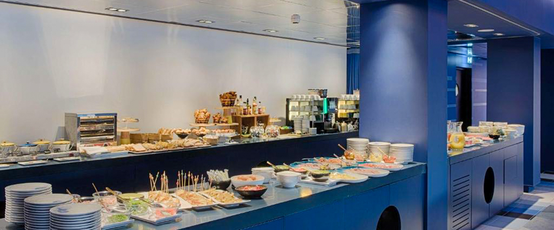 Nhow Marseille ★★★★ - Une adresse design face à la Méditerranée, entre énergie marseillaise et lignes audacieuses. - Marseille, France