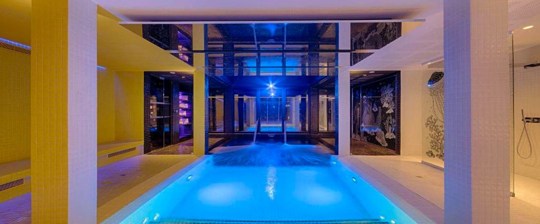 Nhow Marseille ★★★★ - Une adresse design face à la Méditerranée, entre énergie marseillaise et lignes audacieuses. - Marseille, France