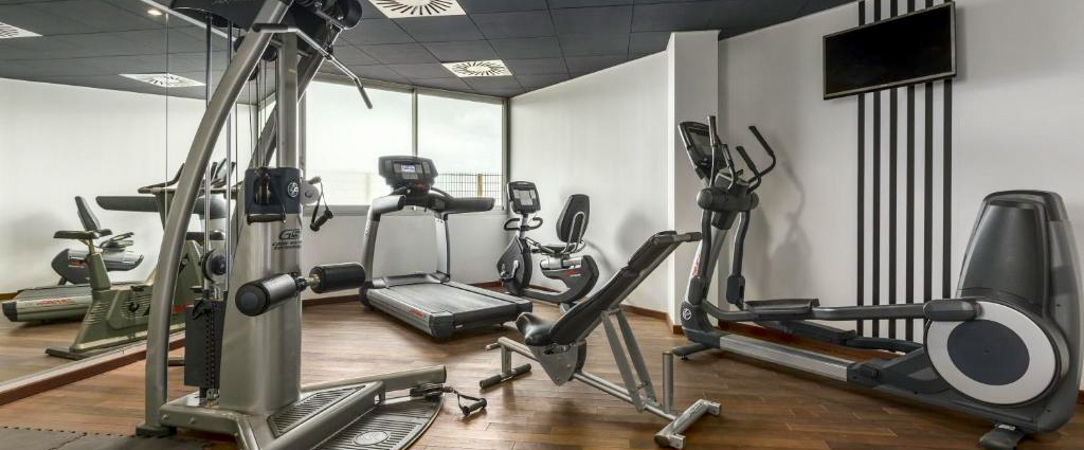 Nhow Marseille ★★★★ - Une adresse design face à la Méditerranée, entre énergie marseillaise et lignes audacieuses. - Marseille, France