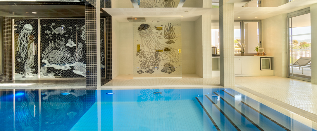 Nhow Marseille ★★★★ - Une adresse design face à la Méditerranée, entre énergie marseillaise et lignes audacieuses. - Marseille, France