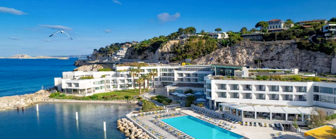 nhow Marseille ★★★★ - Une adresse design face à la Méditerranée, entre énergie marseillaise et lignes audacieuses. - Marseille, France