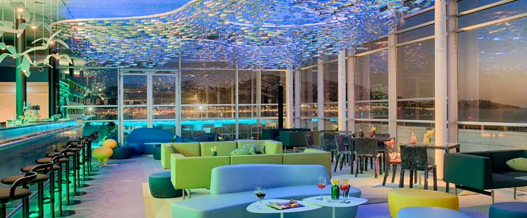 nhow Marseille ★★★★ - Une adresse design face à la Méditerranée, entre énergie marseillaise et lignes audacieuses. - Marseille, France