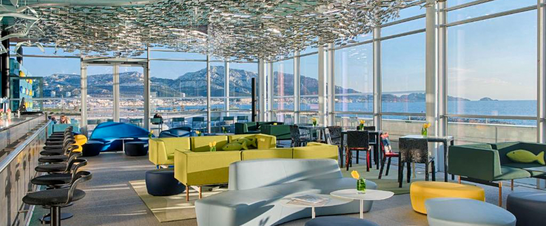 nhow Marseille ★★★★ - Une adresse design face à la Méditerranée, entre énergie marseillaise et lignes audacieuses. - Marseille, France
