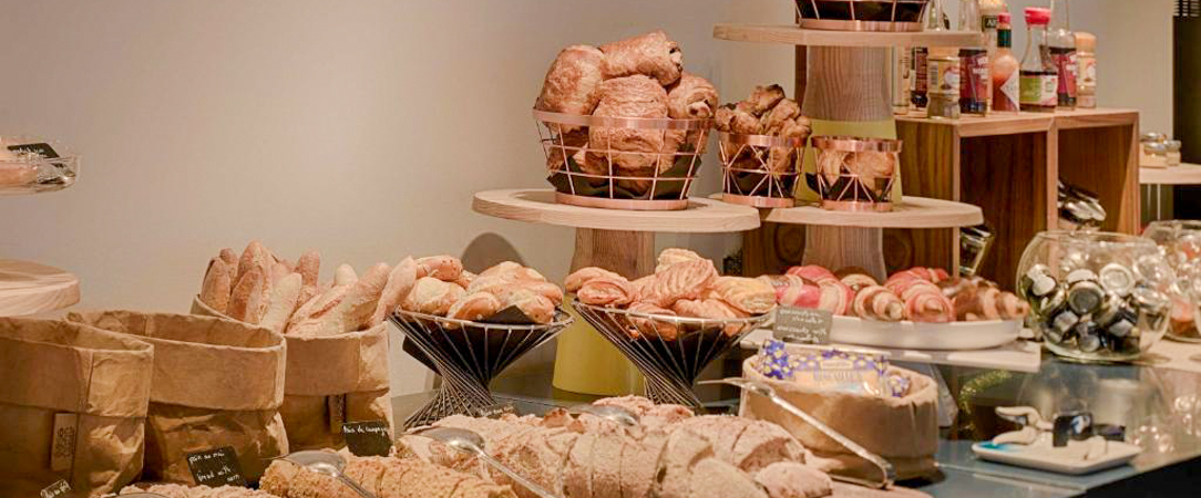 nhow Marseille ★★★★ - Une adresse design face à la Méditerranée, entre énergie marseillaise et lignes audacieuses. - Marseille, France